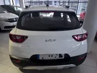 Usado Kia Stonic 84 CV (61 kW) 2023 Blanco SUV