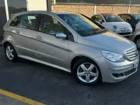 Usado Mercedes B180 109 CV (80 kW) 2008 Gris / plata Monovolumen
