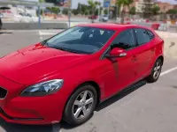 Usado Volvo V40 Kinetic 120 CV (88 kW) 2017 Rojo Utilitario