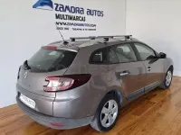 Usado Renault Mégane III Dynamique 105 CV (77 kW) 2010 Gris / plata Berlina