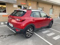 Usado Kia Stonic 100 CV (73 kW) 2022 Rojo SUV