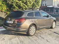 Usado Opel Astra Excellence 110 CV (80 kW) 2014 Gris / plata Familiar