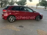 Usado Hyundai i30 120 CV (88 kW) 2022 Granate Berlina
