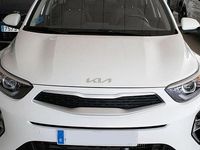 Usado Kia Stonic 101 CV (74 kW) 2024 Blanco SUV