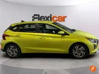 Usado Hyundai i20 100 CV (73 kW) 2024 Amarillo Utilitario