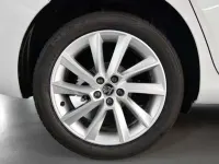 Usado Skoda Scala Ambition 110 CV (80 kW) 2023 Plateado Utilitario