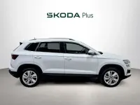 Usado Skoda Karoq Selection 150 CV (110 kW) 2025 Blanco SUV