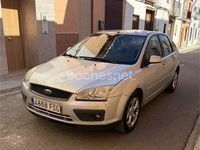 Usado Ford Focus Ambiente 90 CV (66 kW) 2007 Gris / plata Berlina