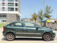 Usado Opel Astra Comfort 100 CV (73 kW) 2001 Verde Berlina