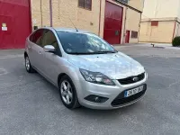 Usado Ford Focus Trend 115 CV (84 kW) 2009 Gris / plata Berlina