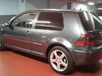 Usado VW Golf IV Highline 130 CV (95 kW) 2002 Gris / plata Berlina