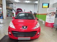 Usado Peugeot 207 75 CV (55 kW) 2010 Rojo Berlina