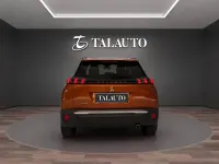 Usado Peugeot 2008 Allure 110 CV (80 kW) 2021 Naranja SUV