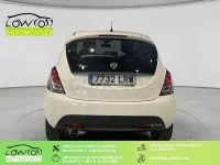 Usado Lancia Ypsilon Gold 69 CV (50 kW) 2013 Blanco Utilitario