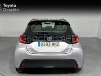 Usado Toyota Yaris Hybrid Active 116 CV (85 kW) 2024 Gris / plata Berlina