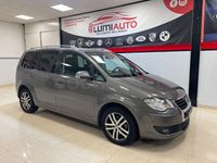 Usado VW Touran Highline 140 CV (102 kW) 2009 Gris / plata Monovolumen