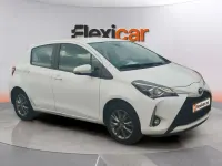 Usado Toyota Yaris Active 69 CV (50 kW) 2019 Beige Berlina