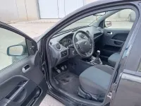 Usado Ford Fiesta Ambiente 70 CV (51 kW) 2007 Negro Utilitario