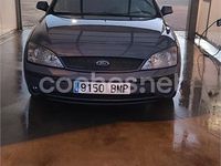 Usado Ford Mondeo Ambiente 90 CV (66 kW) 2001 Azul Berlina