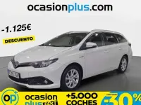 Usado Toyota Auris Touring Sports Active 136 CV (100 kW) 2016 Blanco Familiar