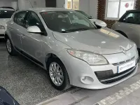 Usado Renault Mégane Dynamique 130 CV (95 kW) 2009 Gris / plata Berlina