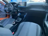 Usado Peugeot 2008 Allure 102 CV (75 kW) 2023 Naranja SUV