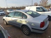 Usado VW Passat Comfortline 115 CV (84 kW) 2000 Gris / plata Berlina