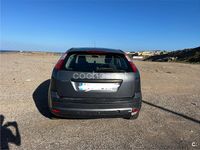 Usado Ford Focus Trend 100 CV (73 kW) 2005 Gris / plata Berlina