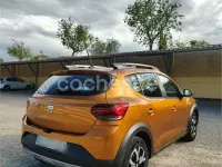 Usado Dacia Sandero Comfort 101 CV (74 kW) 2021 Naranja Berlina