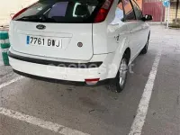 Usado Ford Focus Trend 100 CV (73 kW) 2006 Blanco Berlina