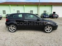 Usado Alfa Romeo 147 Impression 105 CV (77 kW) 2004 Negro Utilitario