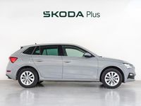 Usado Skoda Scala Ambition 110 CV (80 kW) 2024 Gris Utilitario