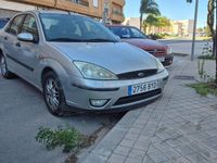 Usado Ford Focus Ambiente 90 CV (66 kW) 2002 Gris / plata Berlina