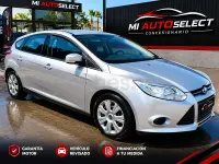 Usado Ford Focus Trend 109 CV (80 kW) 2011 Gris / plata Berlina