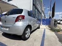 Usado Toyota Yaris Active 101 CV (74 kW) 2010 Gris / plata Utilitario