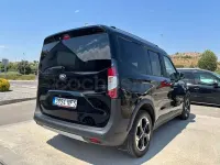 Usado Ford Tourneo Courier Active 125 CV (91 kW) 2025 Negro Monovolumen
