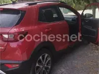 Usado Kia Stonic 100 CV (73 kW) 2020 Rojo SUV