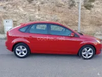 Usado Ford Focus Trend 109 CV (80 kW) 2009 Rojo Berlina