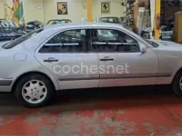 Usado Mercedes E230 Elegance 150 CV (110 kW) 1995 Gris / plata Berlina