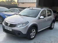 Usado Dacia Sandero Stepway 90 CV (66 kW) 2012 Gris / plata Berlina