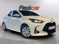 Usado Toyota Yaris Comfort 72 CV (52 kW) 2023 Blanco Utilitario