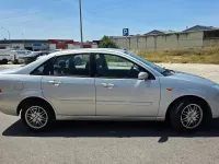 Usado Ford Focus Ghia 100 CV (73 kW) 2003 Gris / plata Berlina