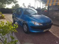 Usado Peugeot 206 70 CV (51 kW) 1999 Azul Utilitario