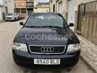 Usado Audi A6 165 CV (121 kW) 1998 Azul Familiar