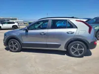 Usado Kia Niro 129 CV (94 kW) 2024 Gris / plata SUV