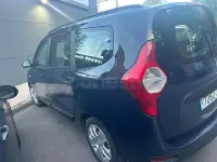 Usado Dacia Lodgy Ambiance 100 CV (73 kW) 2016 Azul Monovolumen