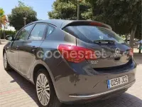 Usado Opel Astra Selective 115 CV (84 kW) 2015 Gris / plata Berlina
