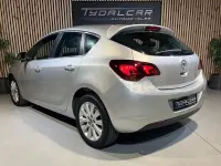 Usado Opel Astra Cosmo 110 CV (80 kW) 2011 Gris / plata Berlina