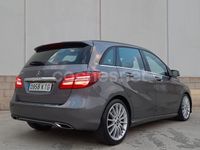 Usado Mercedes B200 150 CV (110 kW) 2019 Gris / plata Monovolumen