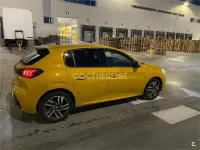 Usado Peugeot 208 Style 100 CV (73 kW) 2021 Amarillo Utilitario